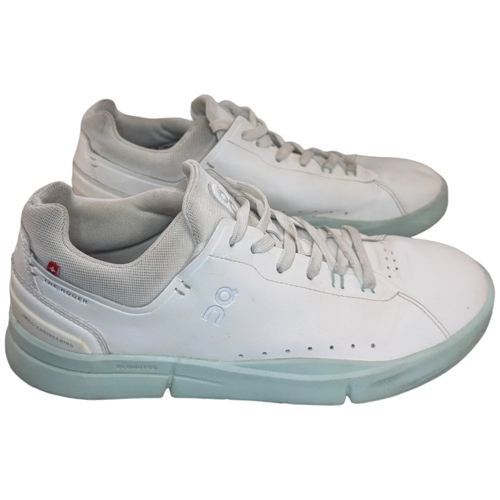 On Running The Roger sneakers in white with mint accent sole. Size 9